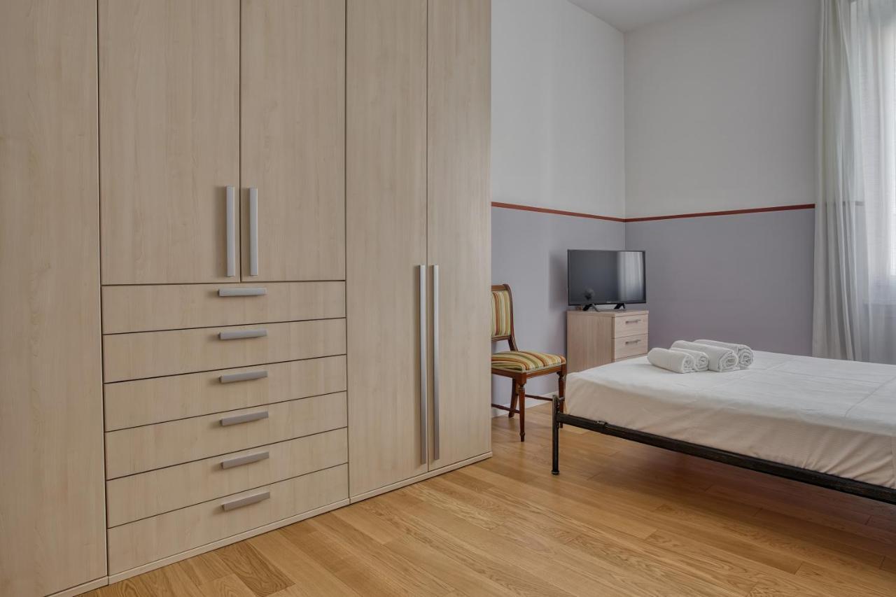 Joivy Lovely Apt, Easy Access To Centre Apartment Milan Bagian luar foto